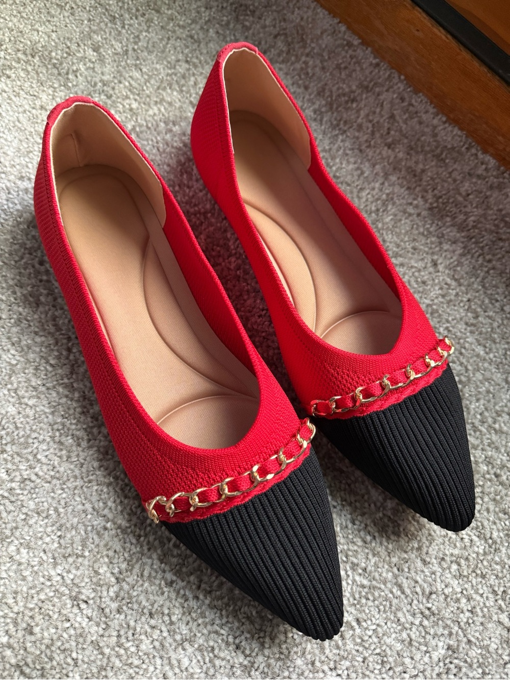 NIB Red and Black Pointed Chain-Trim Knit Ballet Flats - Picture 1 of 3